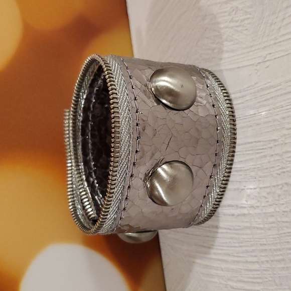 •Set of 3 faux leather snap bracelet cuffs•studded•open zipper trim•EUC• - Picture 8 of 15